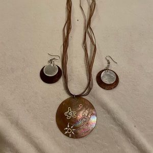 Iridescent painted capiz shell pendant ribbon necklace with earrings.